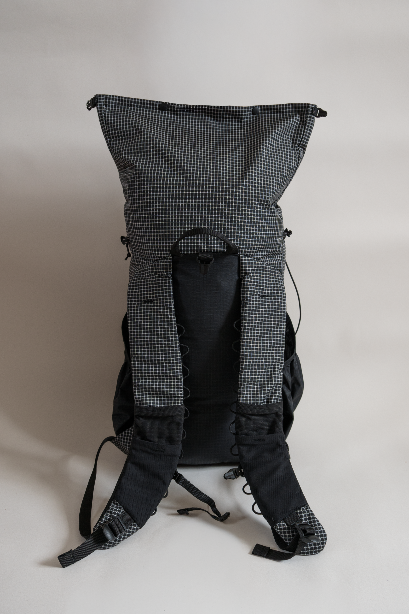 neutrinogear ghost 30 ultralight rucksack made from challenge ultragrid